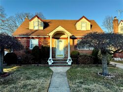 Short-sale in  HENDRICKSON AVE Valley Stream, NY 11580