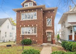 Short-sale in  S 7TH AVE Maywood, IL 60153