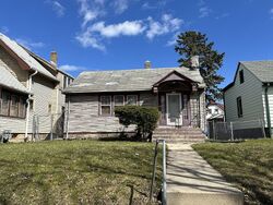Short-sale in  N 21ST ST Milwaukee, WI 53209