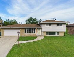 Short-sale in  N PARKSIDE DR Des Plaines, IL 60016