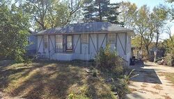 Short-sale in  E CHEYENNE DR Independence, MO 64056