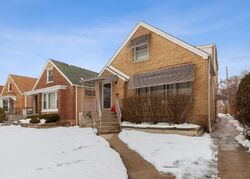 Short-sale in  S CHRISTIANA AVE Chicago, IL 60652