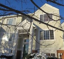 Short-sale in  RAVINIA CIR Aurora, IL 60504