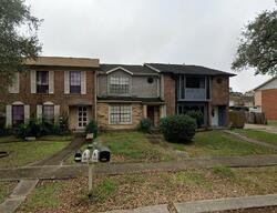 Short-sale in  Oxford Pl Gretna, LA 70056