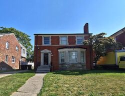 Short-sale in  E Outer Dr Detroit, MI 48213