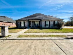 Short-sale in  Derusso St Houma, LA 70364