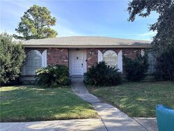 Short-sale in  Gelpi Ave Kenner, LA 70065