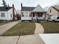 Short-sale in  Elkhart St Harper Woods, MI 48225