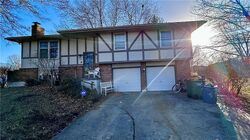 Short-sale in  Maverick Cir Peculiar, MO 64078